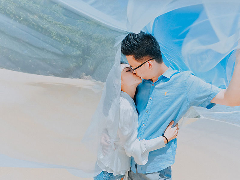 Honeymoon with photographer