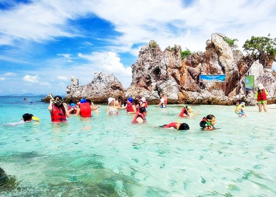 Private Catamaran Tour to Khai Islands